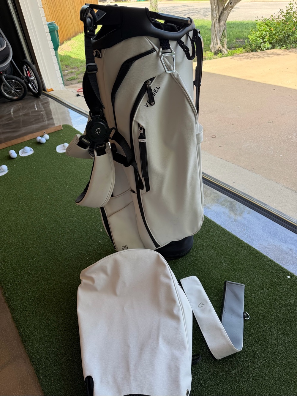 Vessel Player V Pro Stand Bag White | 14-Way | Rain Hood | 2025